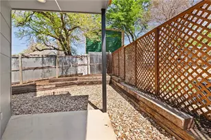 2702 Crest Ave, Austin, TX 78702 - Photo 27