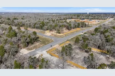 362 La Selva Drive, Elgin, TX 78621 - Photo 3