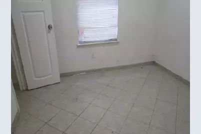 2001 E Stassney Lane, Austin, TX 78744 - Photo 9