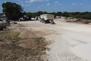 1951 South Magnolia, Luling, TX 78648 - Photo 15