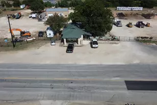 1951 South Magnolia, Luling, TX 78648 - Photo 7