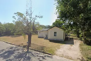 904 Austin Street E, Luling, TX 78648 - Photo 1