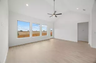 106 Divisadero Dr, Hutto, TX 78634 - Photo 5