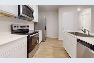 914 Indian Way, Seguin, TX 78155 - Photo 5