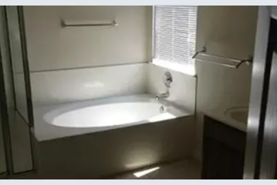 811 Shadow Creek Boulevard, Buda, TX 78610 - Photo 9