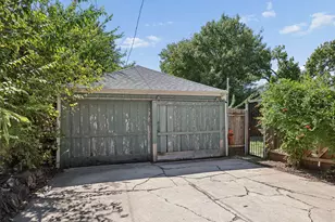 702 E 45th 1/2 St, Austin, TX 78751 - Photo 23