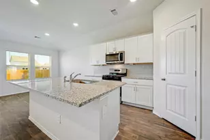 1711 Windsor Blvd, Lockhart, TX 78644 - Photo 5