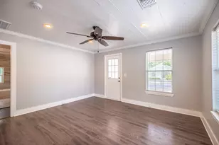 2100 E 2nd St, Austin, TX 78702 - Photo 5