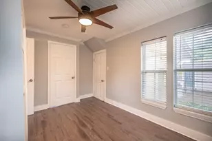 2100 E 2nd St, Austin, TX 78702 - Photo 13