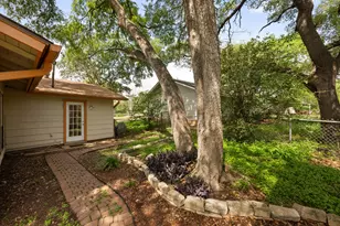 902 Emerald Wood Dr, Austin, TX 78745 - Photo 31