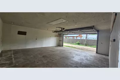 804 Hudgins Street, Smithville, TX 78957 - Photo 11