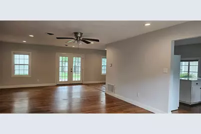 804 Hudgins Street, Smithville, TX 78957 - Photo 3
