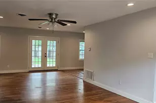 804 Hudgins St, Smithville, TX 78957 - Photo 3