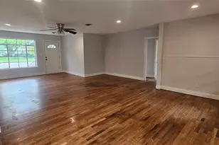 804 Hudgins St, Smithville, TX 78957 - Photo 5