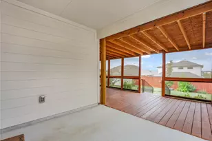127 Sky Meadows Cir, San Marcos, TX 78666 - Photo 21