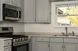 206 E Skyview Rd, Austin, TX 78752 - Photo 9