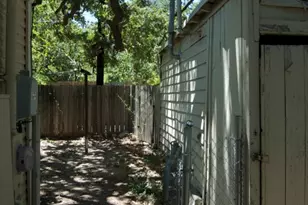 403 E 35th St, Austin, TX 78705 - Photo 11