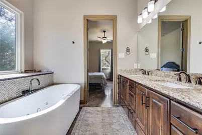 19129 Camelot Woods Cove, Lago Vista, TX 78645 - Photo 23