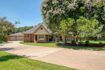 170 Oak Creek Circle, Luling, TX 78648 - Photo 1