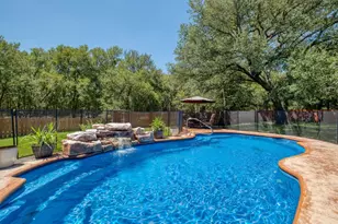 170 Oak Creek Cir, Luling, TX 78648 - Photo 3