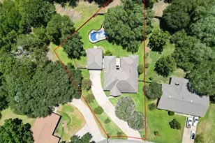 170 Oak Creek Cir, Luling, TX 78648 - Photo 7