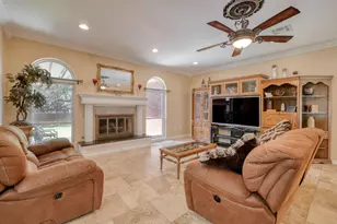 170 Oak Creek Cir, Luling, TX 78648 - Photo 9