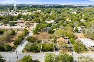 905 N Blanco St, Lockhart, TX 78644 - Photo 1