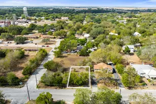 905 N Blanco St, Lockhart, TX 78644 - Photo 1