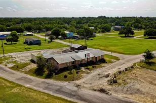 109 E 2nd St, Rockdale, TX 76567 - Photo 1