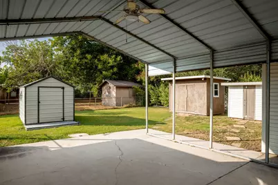811 Nixon Street, Lockhart, TX 78644 - Photo 37