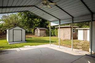811 Nixon St, Lockhart, TX 78644 - Photo 37