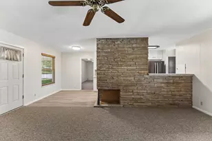 811 Nixon St, Lockhart, TX 78644 - Photo 7