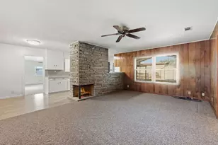 811 Nixon St, Lockhart, TX 78644 - Photo 3