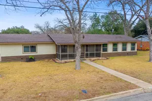 811 Nixon St, Lockhart, TX 78644 - Photo 31