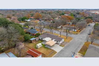 811 Nixon Street, Lockhart, TX 78644 - Photo 33