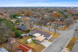 811 Nixon St, Lockhart, TX 78644 - Photo 33