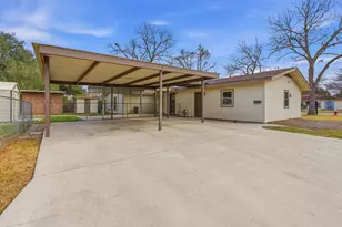 811 Nixon St, Lockhart, TX 78644 - Photo 31