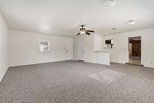 811 Nixon St, Lockhart, TX 78644 - Photo 15