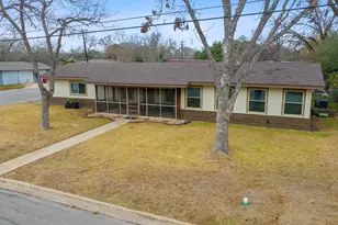 811 Nixon St, Lockhart, TX 78644 - Photo 1