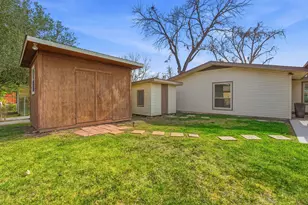811 Nixon St, Lockhart, TX 78644 - Photo 29