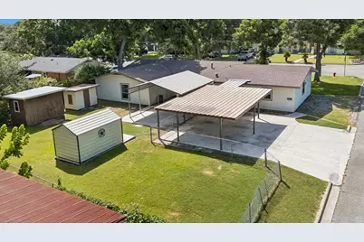 811 Nixon Street, Lockhart, TX 78644 - Photo 3