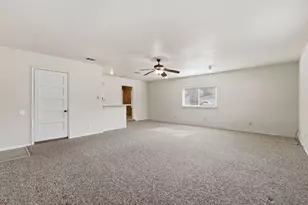 811 Nixon St, Lockhart, TX 78644 - Photo 11