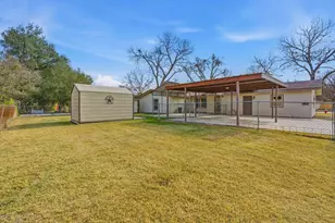 811 Nixon St, Lockhart, TX 78644 - Photo 29