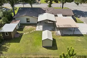 811 Nixon St, Lockhart, TX 78644 - Photo 31