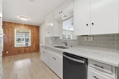 811 Nixon Street, Lockhart, TX 78644 - Photo 9