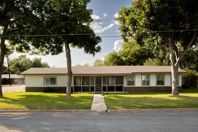 811 Nixon Street, Lockhart, TX 78644 - Photo 1