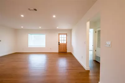7104 Twin Crest Drive, Austin, TX 78752 - Photo 5