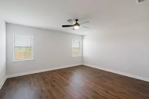 517 W Luna Blue Ln, Jarrell, TX 76537 - Photo 5