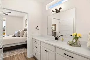 802 S Creek St, Fredericksburg, TX 78624 - Photo 11