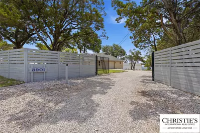 8901 Grandview Drive, Jonestown, TX 78645 - Photo 3